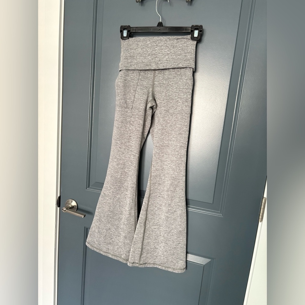 Aerie Gray Flared Leggings. Good for yoga or for gym